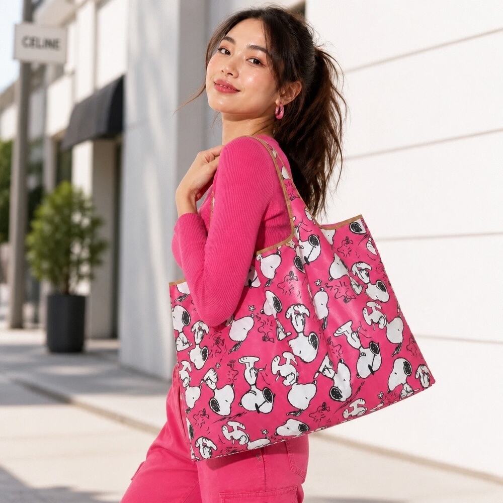 Snoopy Large Tote - Picture 2 of 3